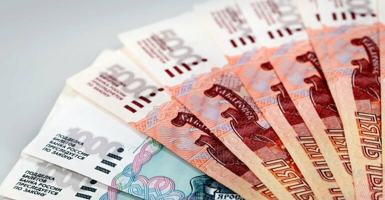 Дмитрий Черёмушкин: «В России текущее локальное ослабление рубля в большей мере обусловлено заметным откатом на рынке нефти»